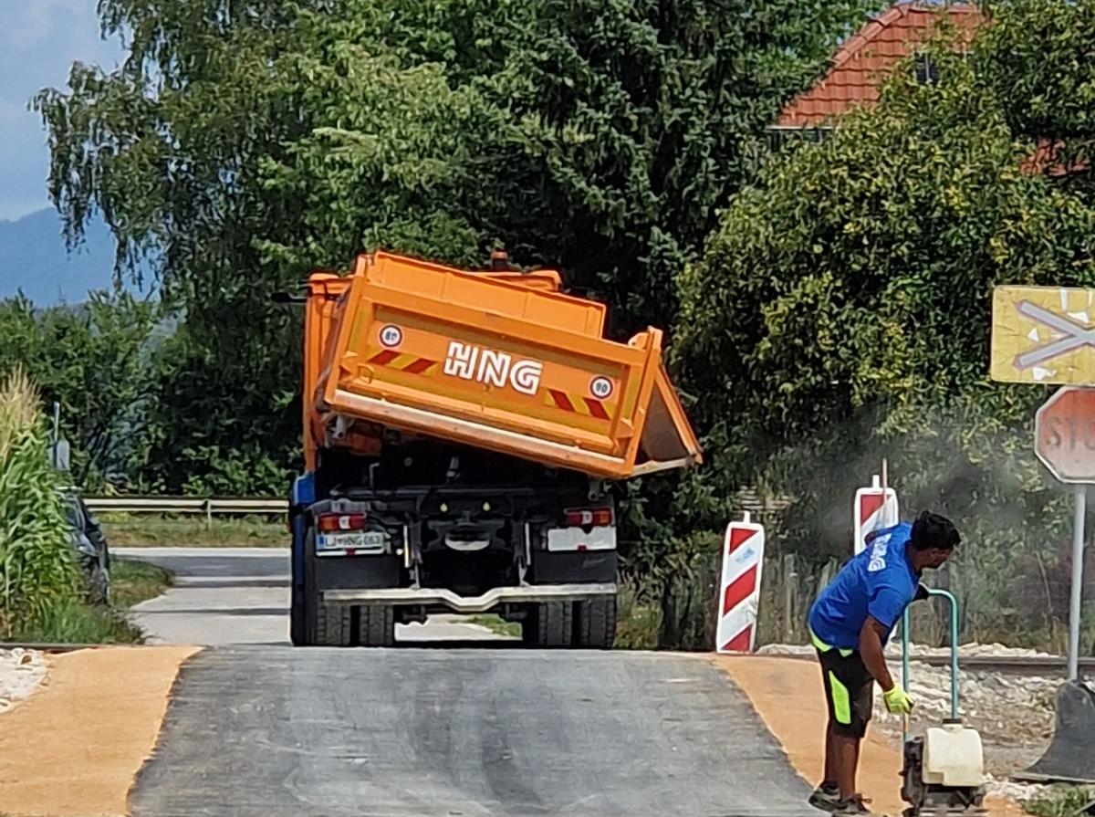 Obnova nivojskega železniškega prehoda v Depali vasi
